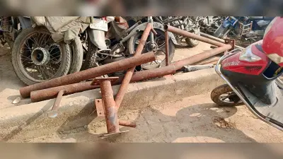 बिस्कोमान परिसर में चोरी, डालडा फैक्ट्री का लोहा काटते तीन गिरफ्तार