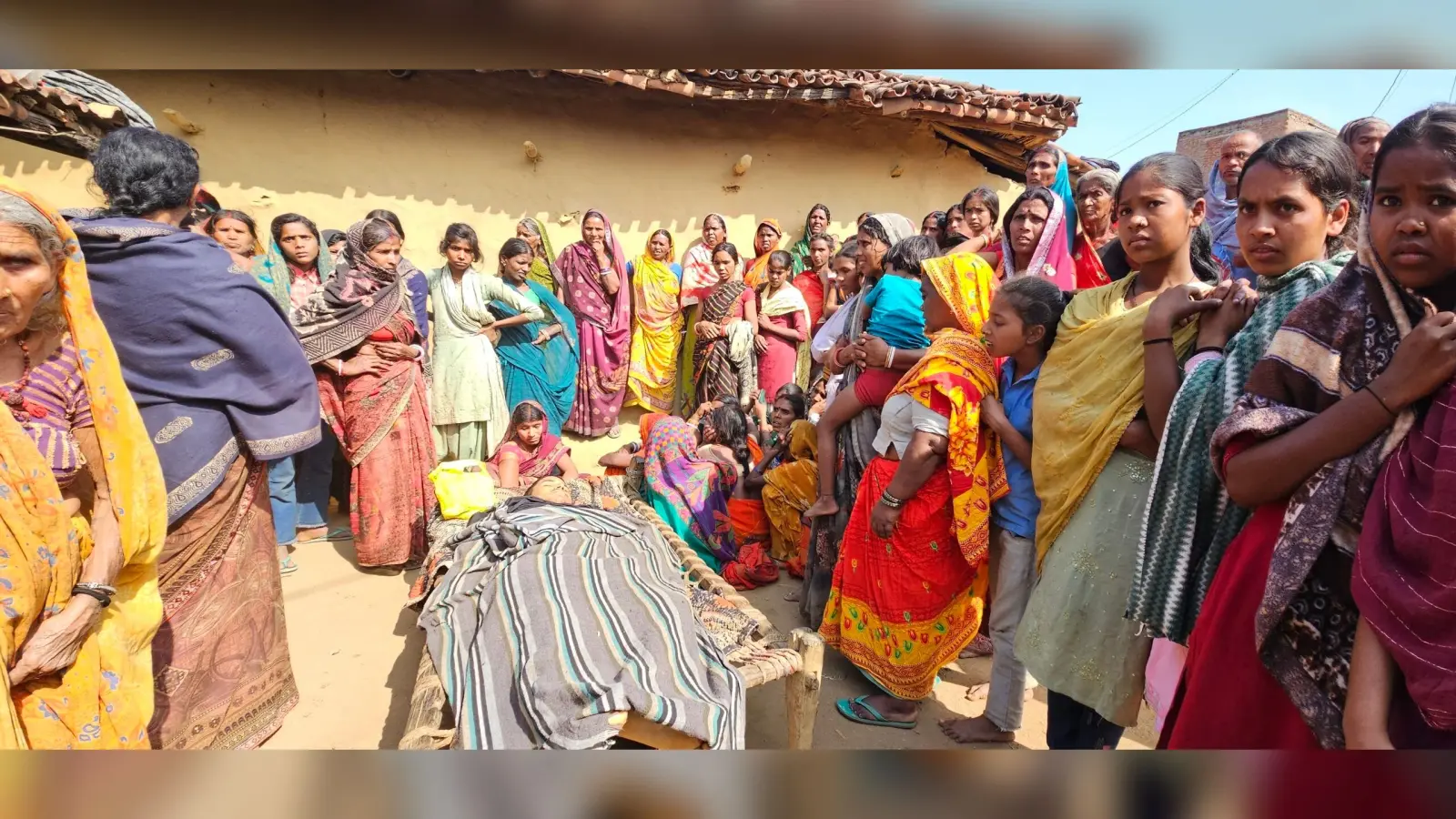 झुमराज स्थान जा रहा ट्रैक्टर पलटा, एक की मौत आठ घायल