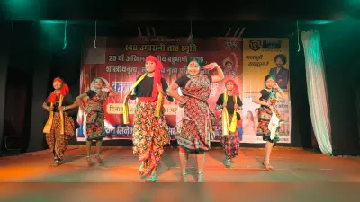 Giridih News :शास्त्रीय व लोक नृत्य ने बांधा समा