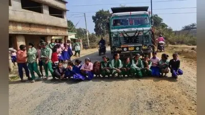 पीपरा पंचायत के छात्रों ने सड़क पर किया आवाजाही अवरुद्ध