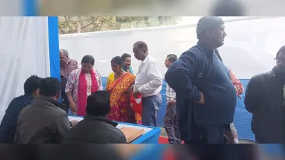 Dhanbad News : अध्यक्ष के चार और पार्षद के लिए 31 लोगों ने खरीदे पर्चे