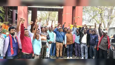 Dhanbad News : वेतन विसंगति के विरोध में सेलपिकर मजदूरों ने किया प्रदर्शन