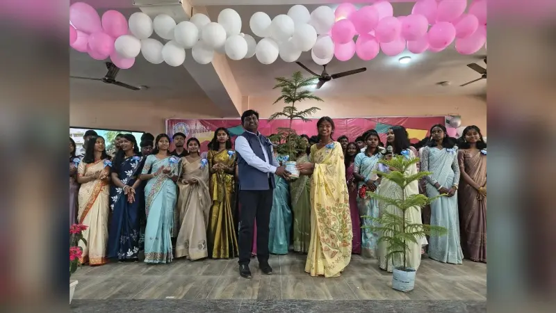 लोयोला इंग्लिश मीडियम स्कूल में दी गयी विदाई