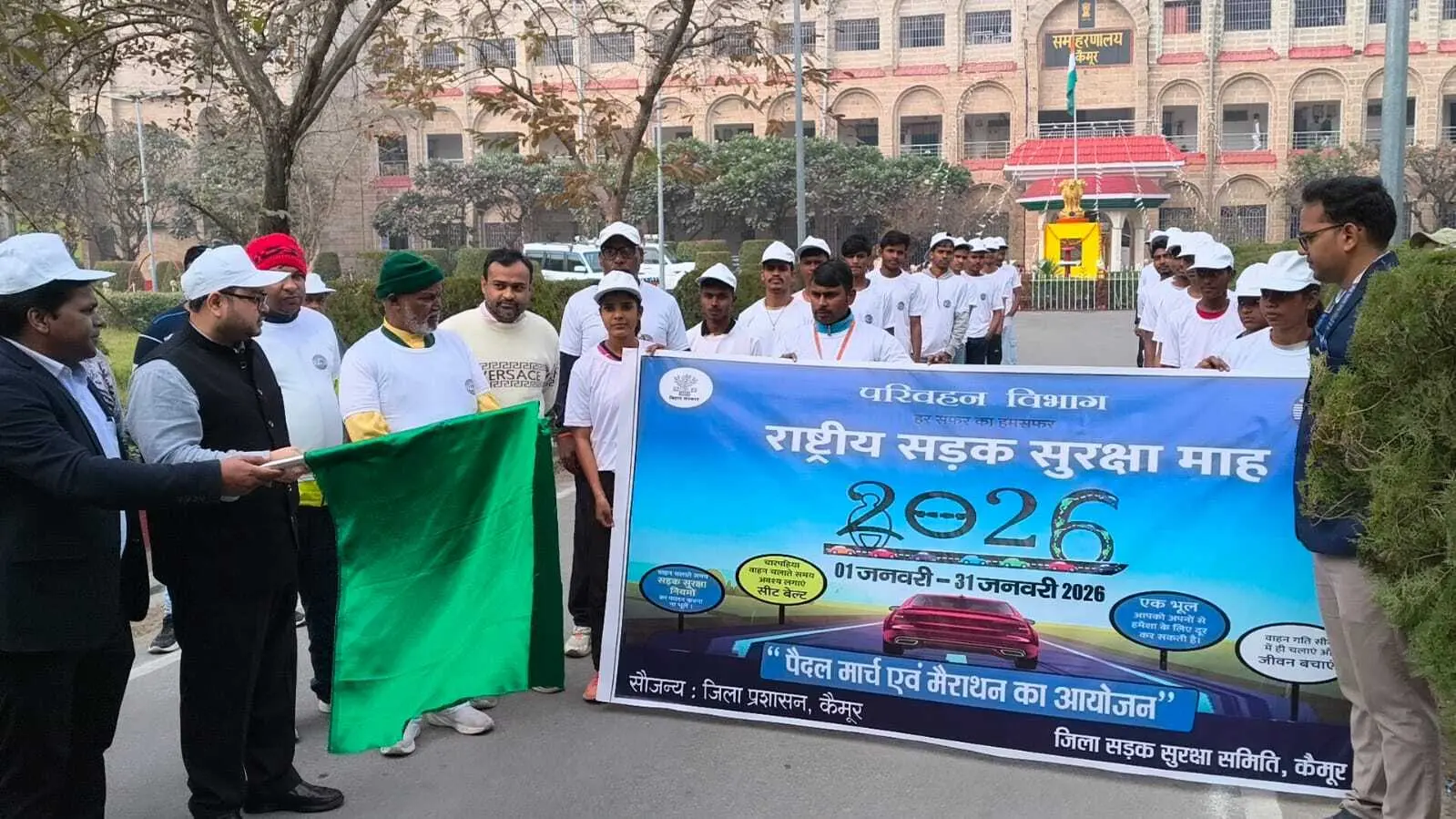 सड़क पर सुरक्षा को लेकर दौड़ का हुआ आयोजन