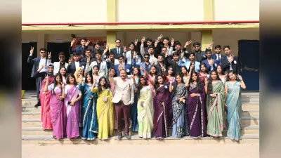 सिंबोसिस स्कूल में फेयरवेल समारोह आयोजित