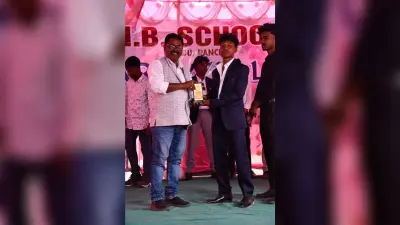 एमबी स्कूल में विद्यार्थियों को दी गयी विदाई