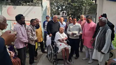 पूर्व उपमुख्यमंत्री ने दिव्यांगों के बीच बांटा सहायक उपकरण