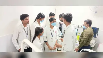 अल्ट्रासाउंड जांच केंद्र में पारामेडिकल स्टूडेंट की भीड़ पर भड़के सीएस