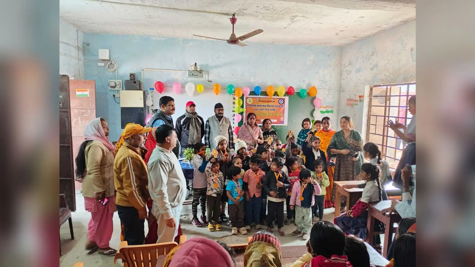 शिक्षक-अभिभावक संगोष्ठी में बच्चे को किया गया पुरस्कृत