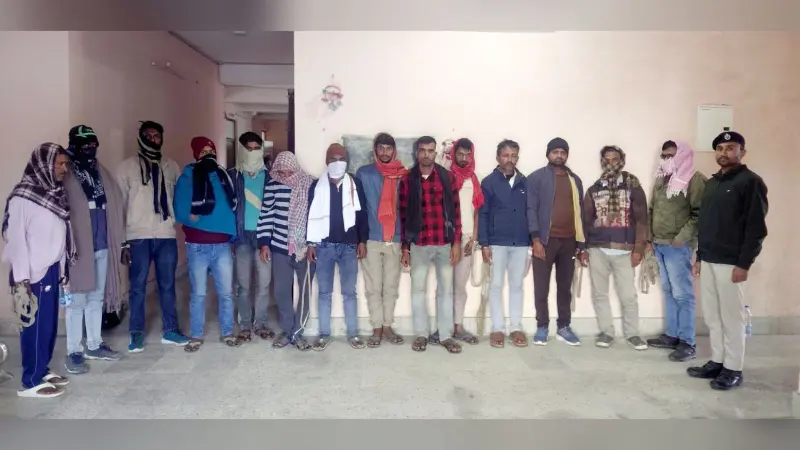 अलग-अलग जगहों से तीन तस्कर व 11 शराबी गिरफ्तार