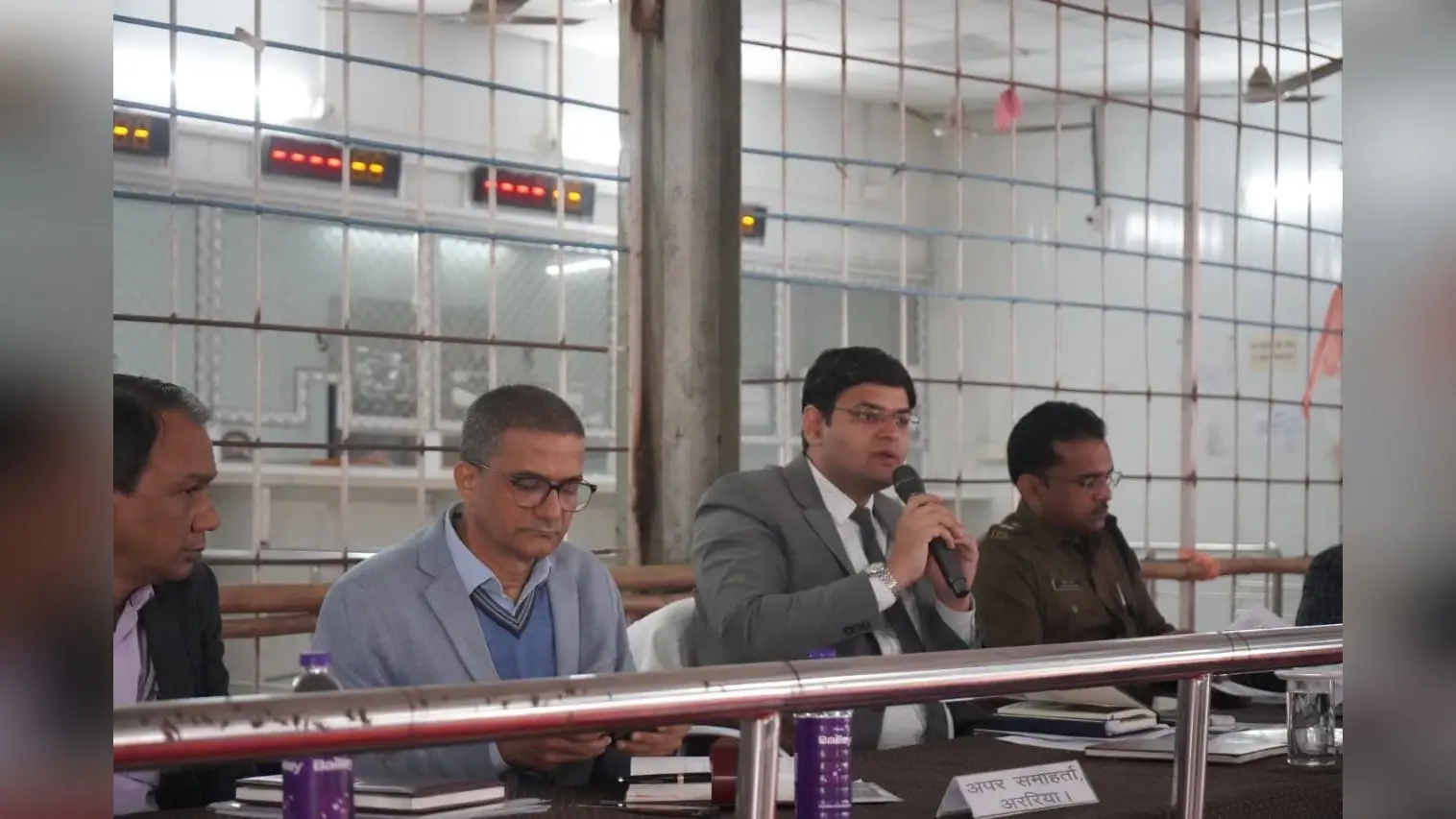 इंटरमीडिएट परीक्षा को शांतिपूर्ण संपन्न कराएं : डीएम