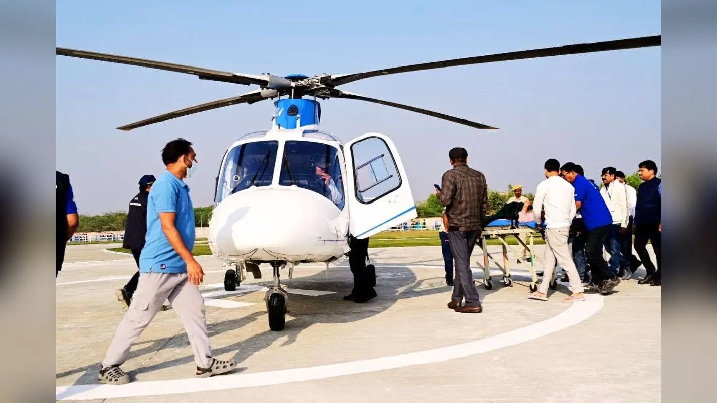 बीमार 2 तीर्थयात्रियों को गंगासागर से एयर लिफ्ट कर कोलकाता भेजा गया