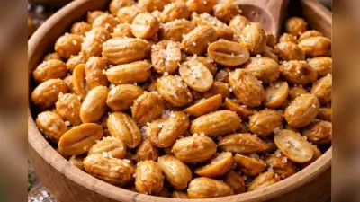 How To Make Salted Peanut: हल्के-फुल्के स्नैक्स के लिए आसानी से बनाएं नमकीन मूंगफली, नोट करें रेसिपी