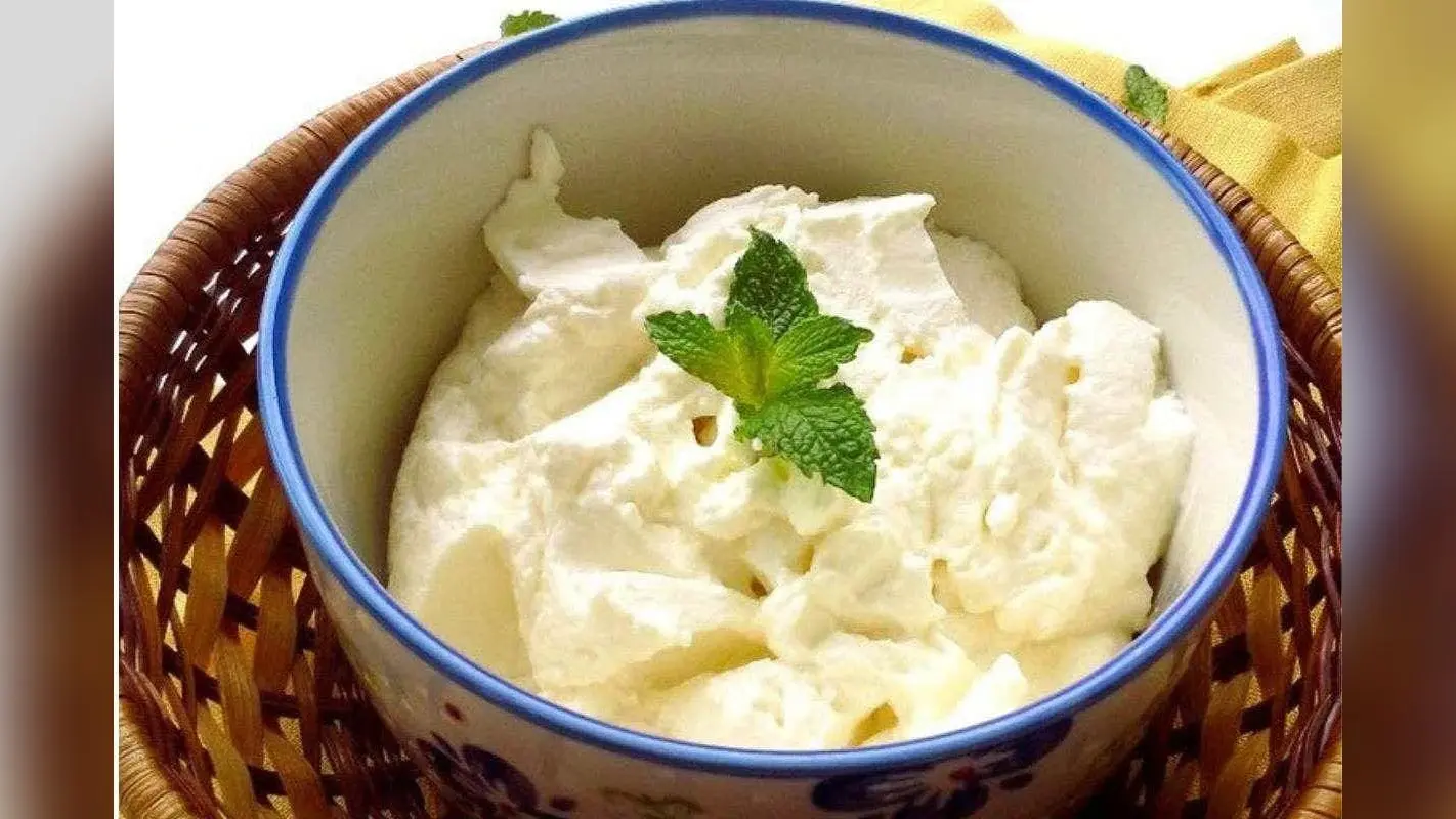 Hung Curd Recipe: घर पर आसानी से बनाएं गाढ़ा और क्रीमी हंग कर्ड, जानें सही तरीका