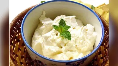 Hung Curd Recipe: घर पर आसानी से बनाएं गाढ़ा और क्रीमी हंग कर्ड, जानें सही तरीका
