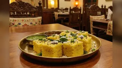 Instant Dhokla Recipe: बिना ज्यादा मेहनत के घर पर बनाएं बाजार जैसा फूला-फूला सॉफ्ट और स्पंजी ढोकला
