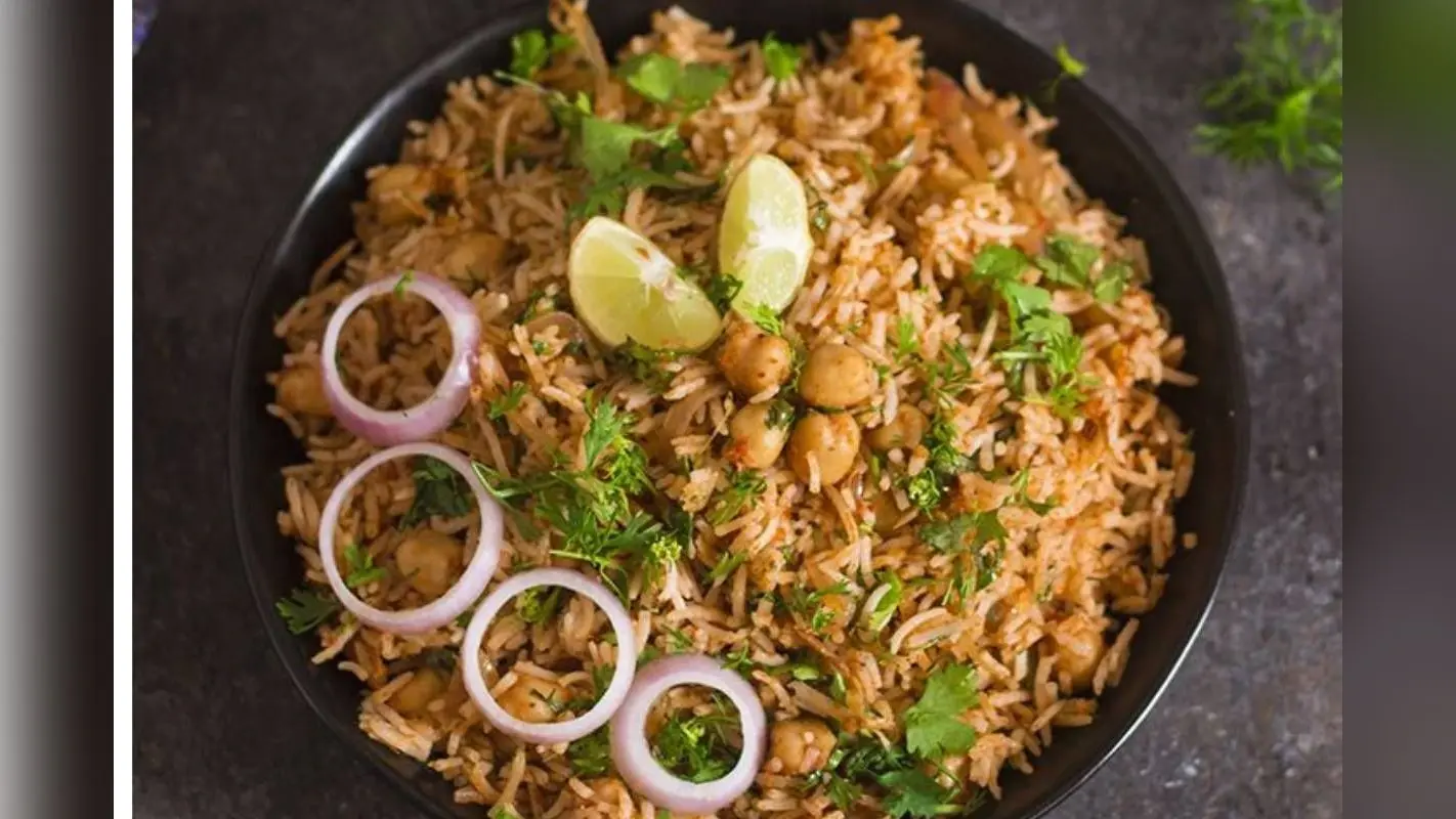 Kabuli Chana Pulao Recipe: आज डिनर में बनाएं कुछ खास – नोट करें स्वाद से भरपूर काबुली चना पुलाव की आसान रेसिपी