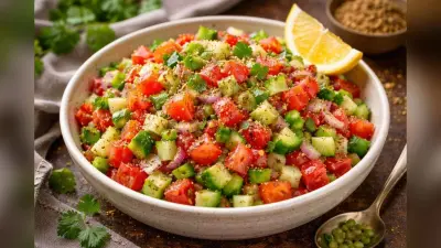 Indian Kachumber Salad Recipe: अचानक आए मेहमानों को करना है खुश, तो तुरंत तैयार करें ये झटपट बनने वाला सलाद