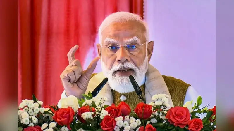 पीएम मोदी का केरल दौरा, 3 अमृत भारत और 1 पैसेंजर ट्रेन को दिखाई हरी झंडी, कांग्रेस पर साधा निशाना