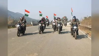 Kharsawan: हाथों में तिरंगा, जुबां पर वंदे मातरम्, राष्ट्र गीत के 150 साल पूरे होने पर SSB ने निकाली बाइक रैली