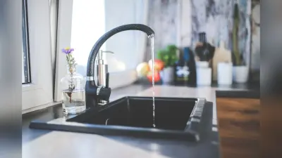 Kitchen Vastu Tips: किचन में रखी ये चीजें बन सकती हैं आपकी तरक्की में बाधा, आज ही हटा लें वरना बढ़ेगा कर्ज