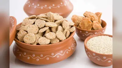 Lohri Special Til Rewari Recipe: लोहड़ी के मौके पर बनाना है टेस्टी और कुरकुरी तिल रेवड़ी, तो ट्राई करें ये सिंपल रेसिपी