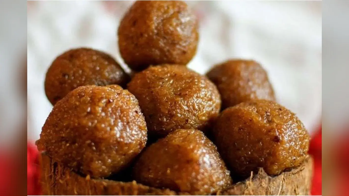 Makar Sankranti Special Gud Coconut Laddu Recipe: बिना चीनी बनाएं दानेदार गुड़ नारियल लड्डू, नोट करें संक्रांति स्पेशल रेसिपी