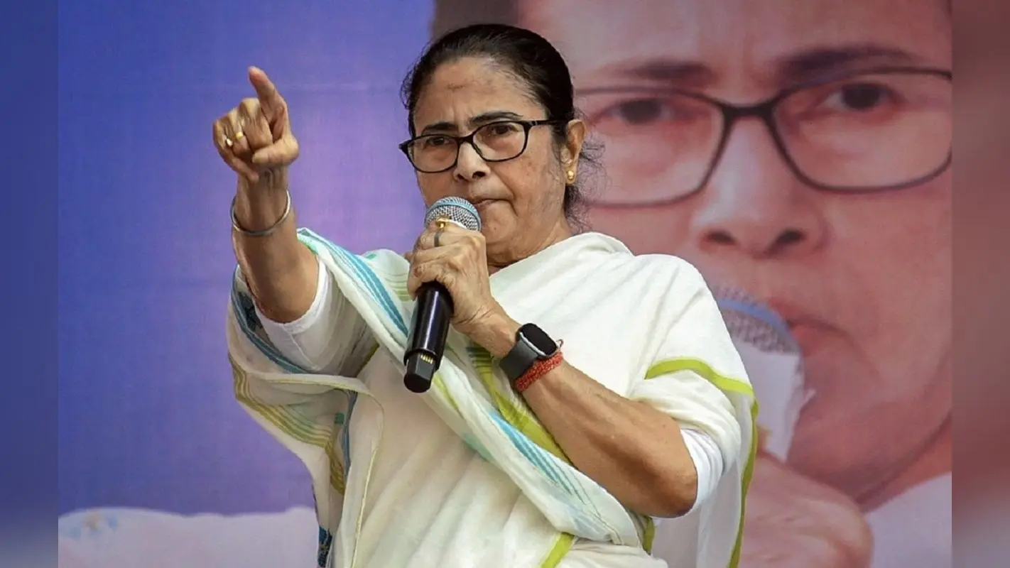 पीएम मोदी के बाद अब ममता बनर्जी पहुंची सिंगूर, घाटाल मास्टर प्लान का करेंगी उद्घाटन