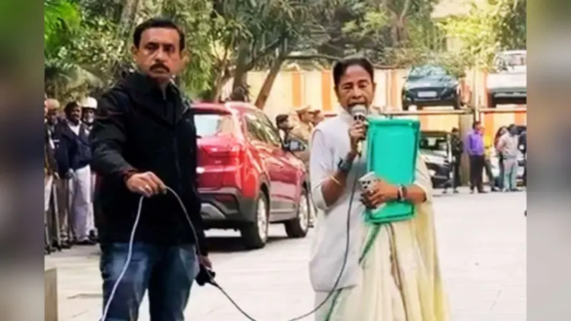 I-PAC पर ED Raid से बौखलायीं ममता बनर्जी, कहा- मिस्टर प्राइम-मिनिस्टर, प्लीज कंट्रोल योर होम मिनिस्टर
