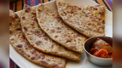 Masoor Dal Paratha: बोर हो गए हैं रोज-रोज एक ही पराठा खाकर, तो ट्राई करें मसूर दाल का पराठा