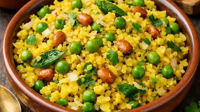 Matar Chura Poha Recipe: घर आए मेहमानों को खिलना है कुछ बढ़िया, तो जरूर ट्राई करें ये स्वादिष्ट मटर चूड़ा पोहा