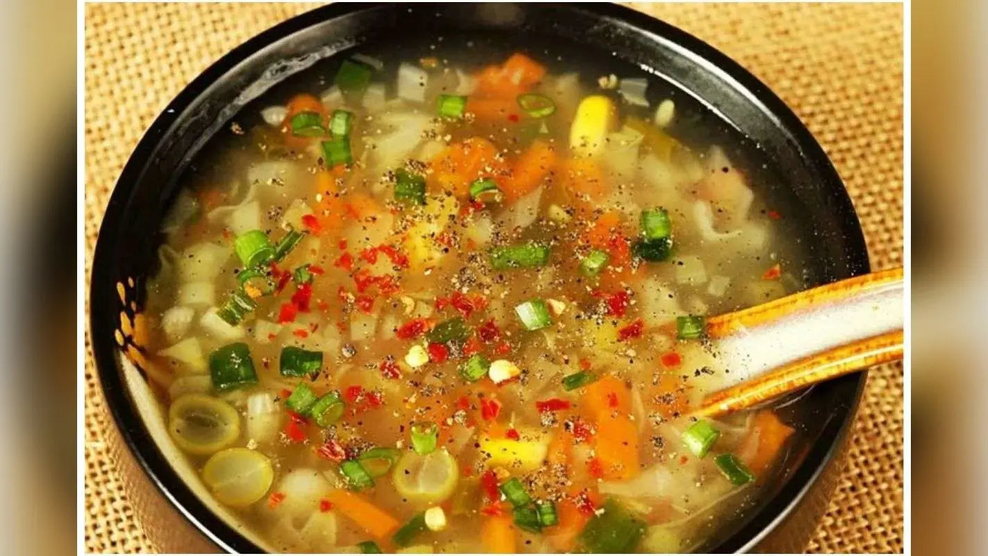 Mix Vegetable Soup Recipe for Winter: सर्दियों में इम्यूनिटी बढ़ाने और वजन घटाने के लिए सबसे बेस्ट सूप