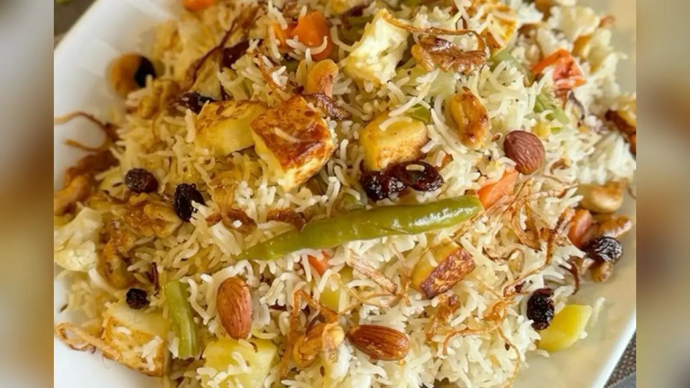 Navratan Pulao Recipe: खास मौके के लिए परफेक्ट नवरत्न पुलाव, नोट कर लें आसान रेसिपी
