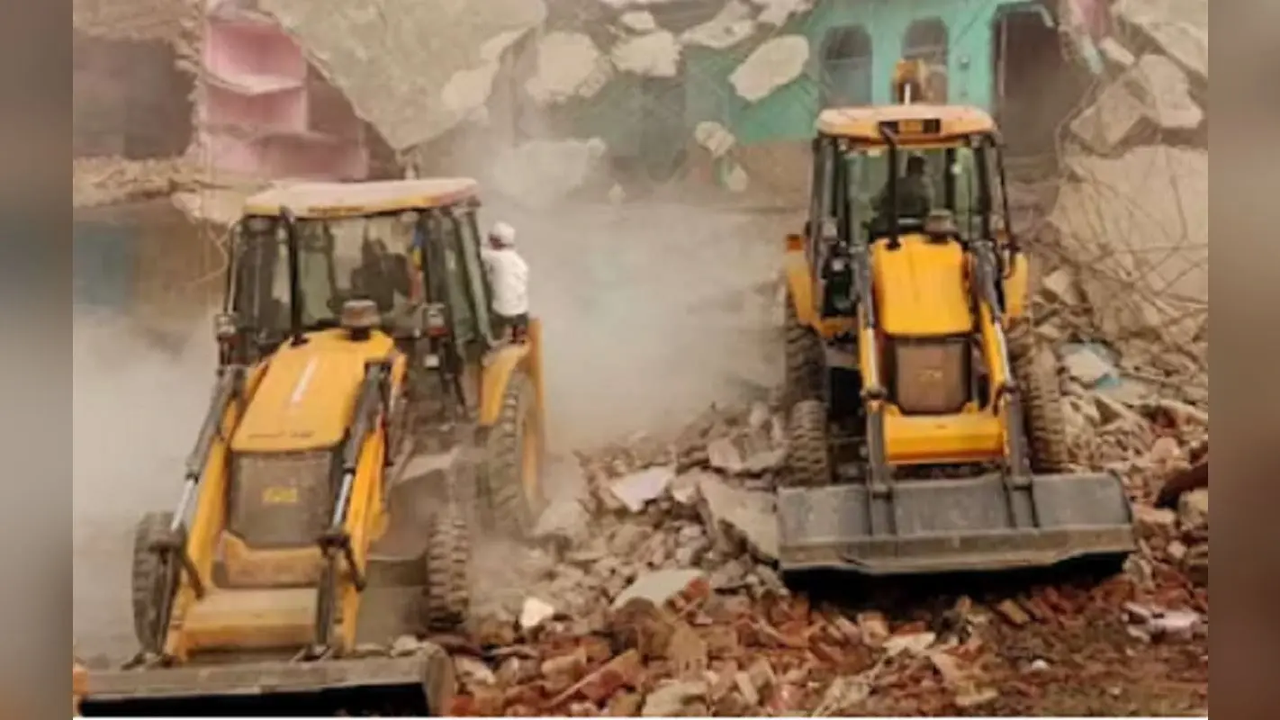 Bulldozer Action: छपरा में आज से बुलडोजर एक्शन, आठ प्रमुख सड़कों से हटेगा अवैध कब्जा
