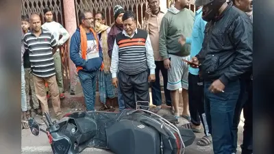 Pakur Road Accident: झारखंड के पाकुड़ में बस की टक्कर से स्कूटी चालक की मौत, सड़क पर उतरी भारी भीड़