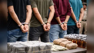 पलामू में खाकी को चकमा देने की कोशिश नाकाम! पिकअप में छिपाई थी शराब और अफीम, 4 तस्कर गिरफ्तार