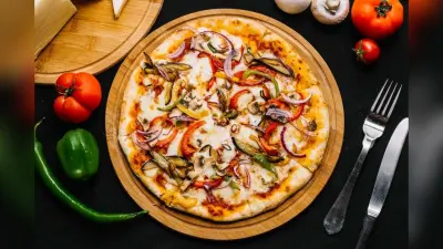 Paneer Mushroom Pizza: घर पर बनाएं टेस्टी पनीर मशरूम पिज्जा, बच्चों से लेकर बड़ों को आएगा खूब पसंद