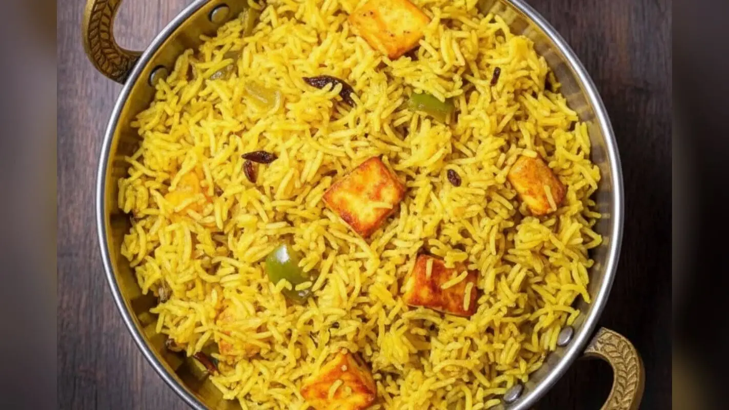 Paneer Pulao Recipe: लंच हो या डिनर, मिनटों में बनाएं होटल जैसा खिला-खिला पनीर पुलाव, घरवाले उंगलियां चाटते रह जाएंगे