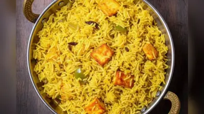 Paneer Pulao Recipe: लंच हो या डिनर, मिनटों में बनाएं होटल जैसा खिला-खिला पनीर पुलाव, घरवाले उंगलियां चाटते रह जाएंगे