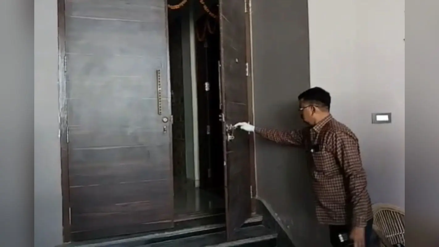 पटना में डॉक्टर के घर डकैती, हथियारबंद बदमाशों ने परिवार को बनाया बंधक, लाखों की लूट