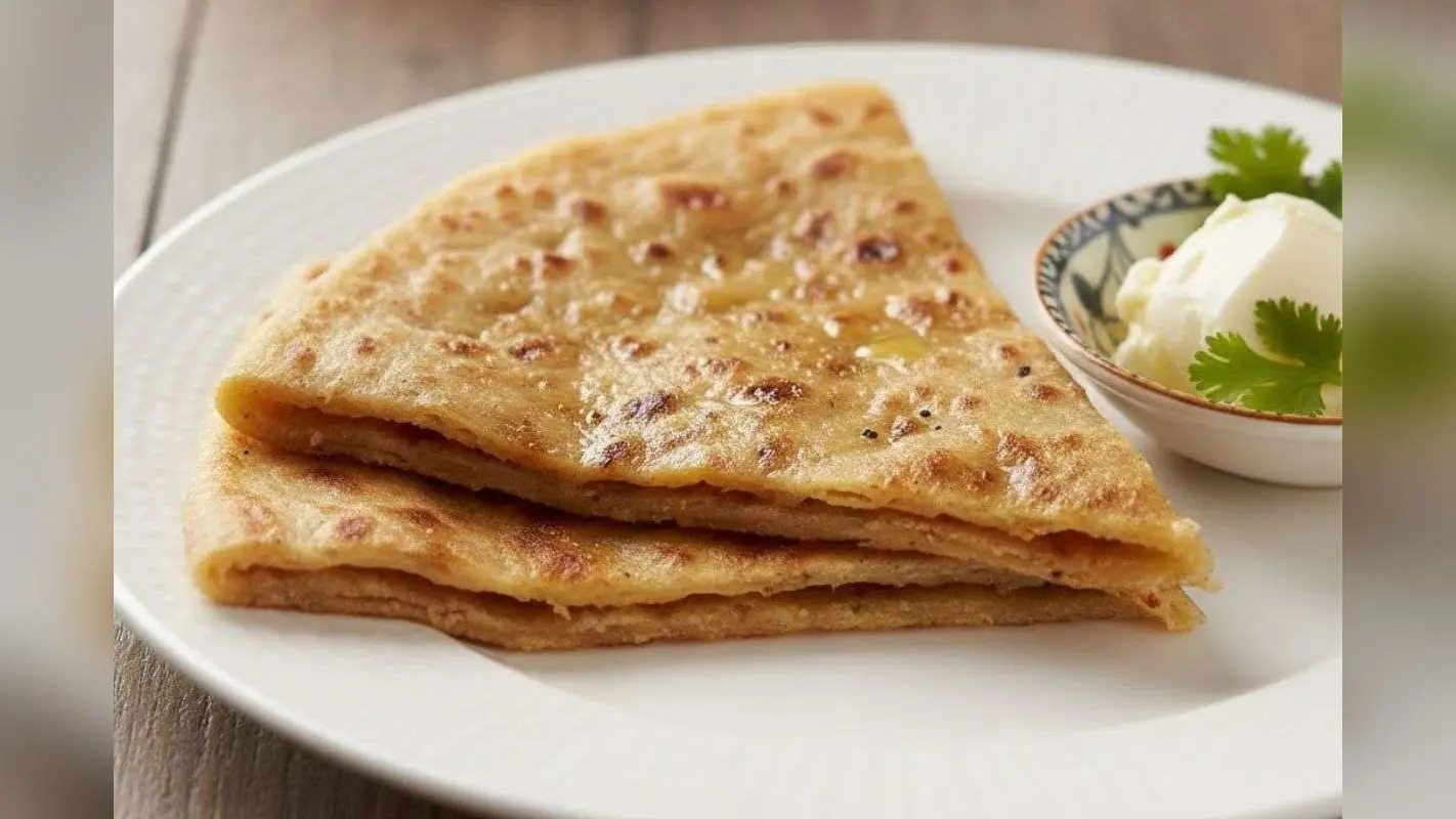 Plain Paratha Recipe: लाइट ब्रेकफास्ट के लिए बेस्ट है प्लेन पराठा, इस रेसिपी से मिनटों में होगा तैयार