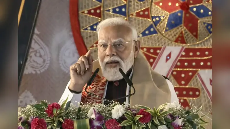 PM मोदी का असम को तोहफा, काजीरंगा में बनेगा 35 KM लंबा एलिवेटेड कॉरिडोर, 2 अमृत भारत ट्रेनों को भी दिखाई हरी झंडी
