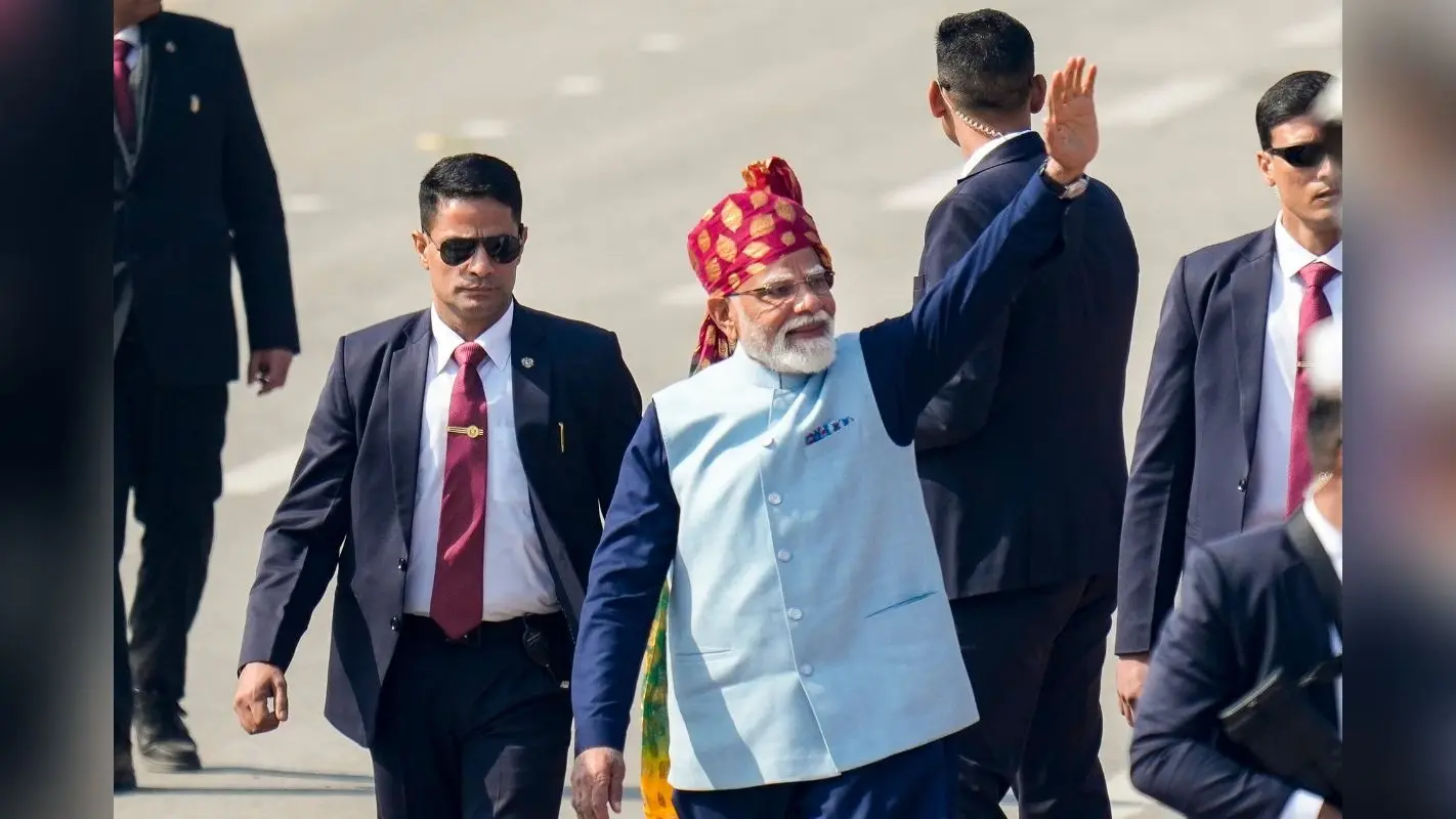Republic Day: फिर चर्चा में पीएम मोदी का साफा, गणतंत्र दिवस पर पीएम के लुक की हो रही चर्चा