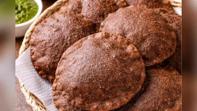 Ragi Puri Recipe: दही या आलू की सब्जी के साथ सर्व करें रागी पूरी, जानें बनाने का आसान तरीका