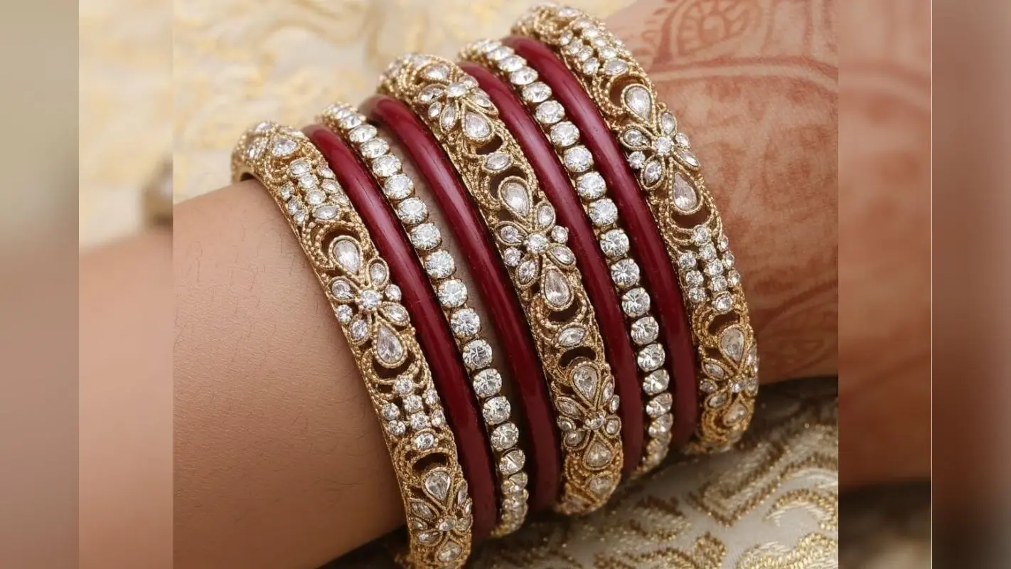 Red Bangles Design: चूड़ियों की रंग से बढ़ जाएगी खूबसूरती, ट्राई करें ये रेड बैंगल्स डिजाइन आइडियाज