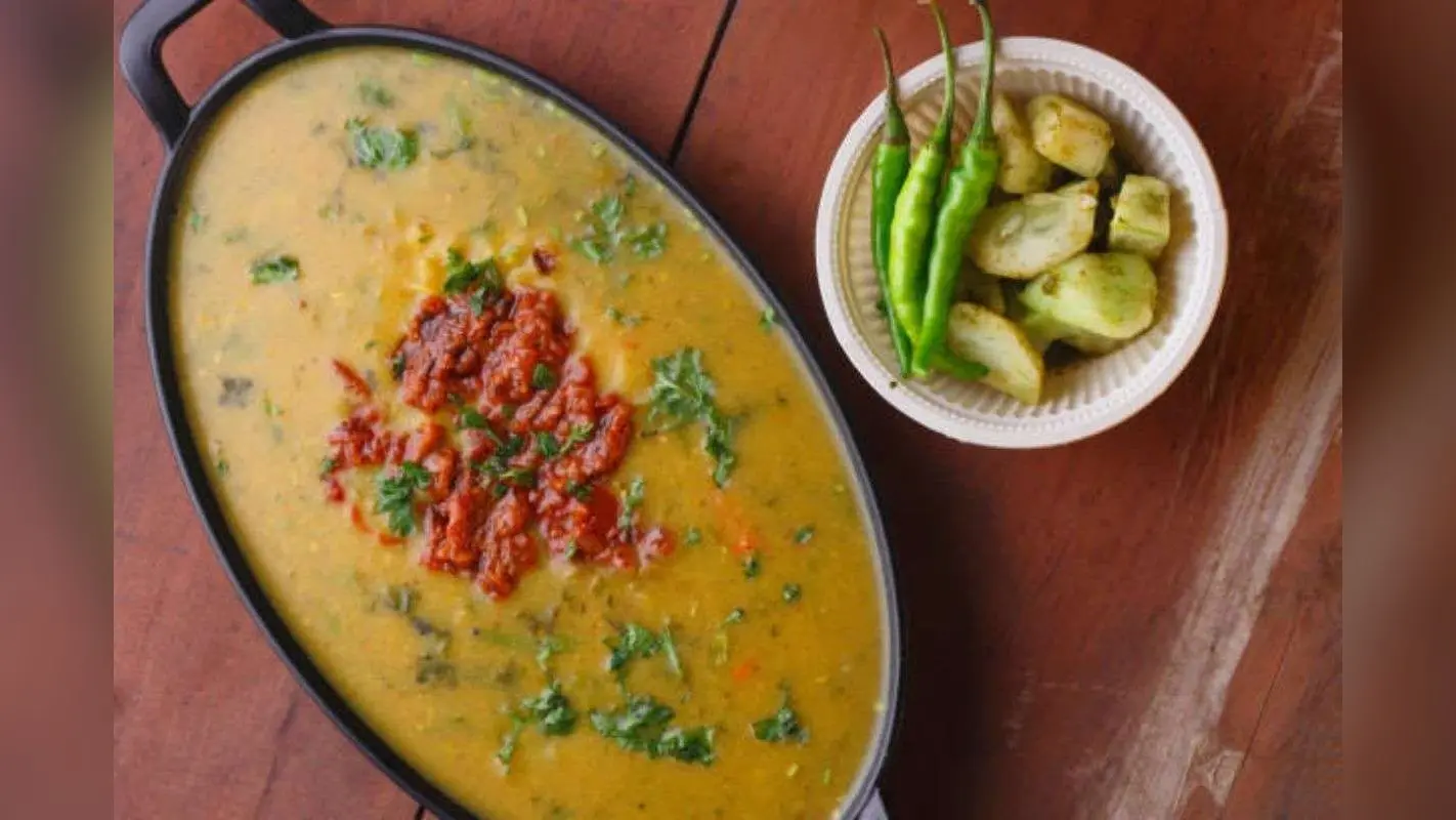 Green Moong Dal Recipe: घर पर मिलेगा रेस्टोरेंट जैसा स्वाद, इस रेसिपी से बनाएं स्वाद से भरपूर हरी मूंग दाल