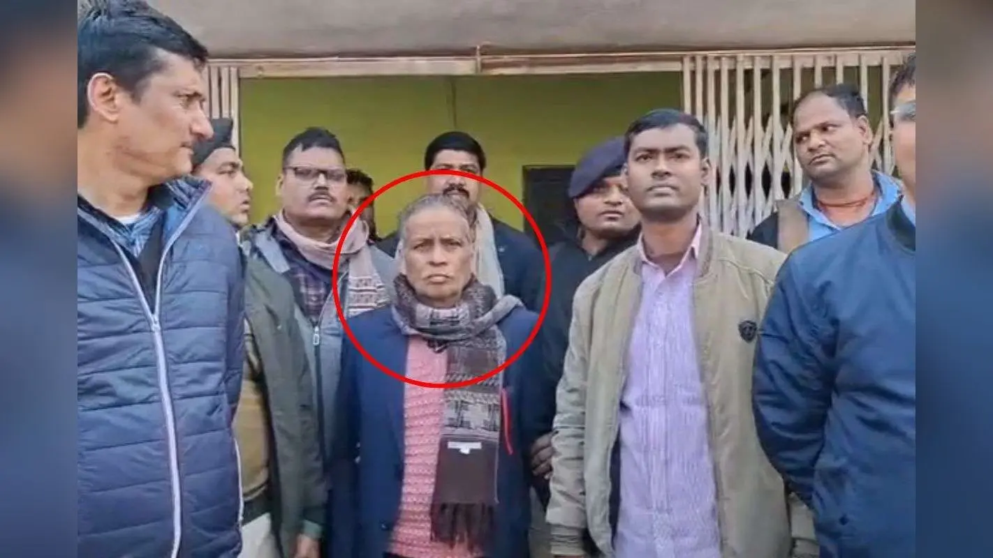 Bihar News: बिहार में घूस लेते पकड़ाया राजस्व अधिकारी, जमीन के दाखिल-खारिज के लिए की थी इतने रुपए की डिमांड