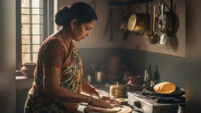 Roti Banane Ke Niyam: महिलाओं को रोटी बनाते समय नहीं करनी चाहिए ये गलतियां, घर में बढ़ सकती है नकारात्मकता