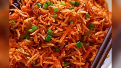 Schezwan Fried Rice Recipe: सुबह-सुबह लगी है ज़ोरों की भूख? तो कुकर में झटपट बनाएं शेज़वान फ्राइड राइस