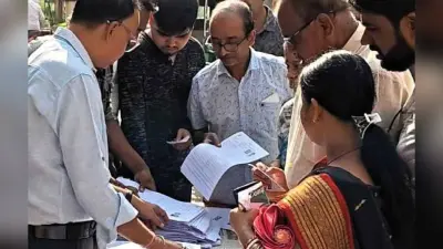 नागरिकता पर होगी संदेह तो वोटर लिस्ट में दर्ज नहीं होगा नाम, चुनाव आयोग ने सुप्रीम कोर्ट में कर दिया साफ